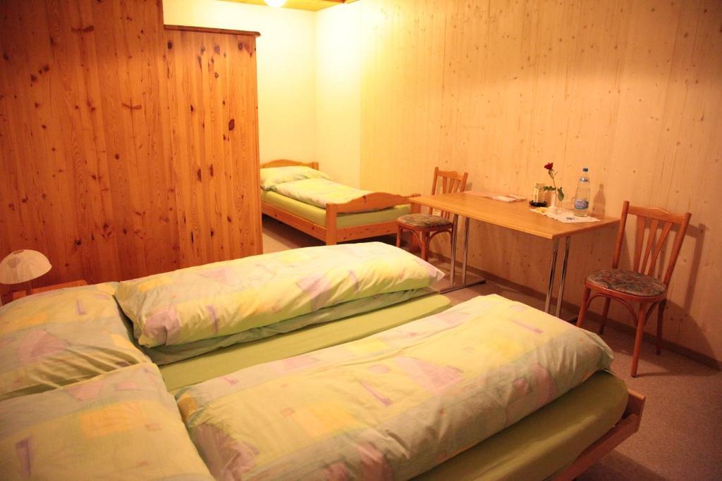 Hotel De Commune Dombresson Szoba fotó